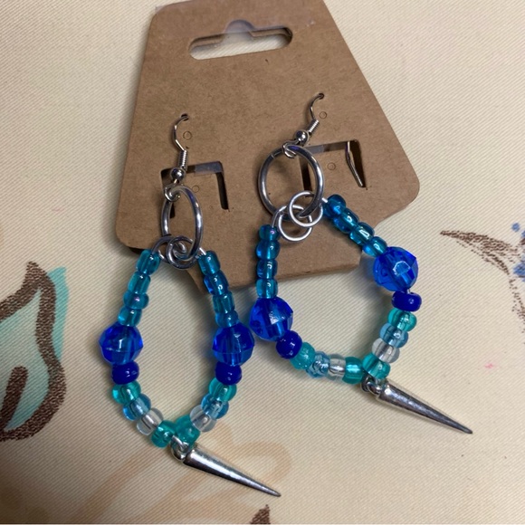 💜 VTG Handmade Turquoise and Blue Beaded Earrings - Picture 5 of 6